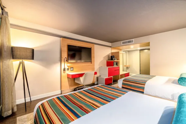 غرفة قياسية بسريرين كوين بإطلالة على المدينة، Century Park Hotel 3/7