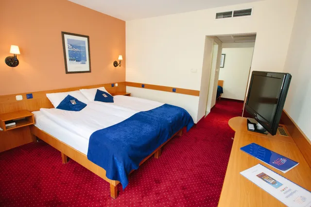 Room, Triple, Sofa, Mediterran Hotel 1/8