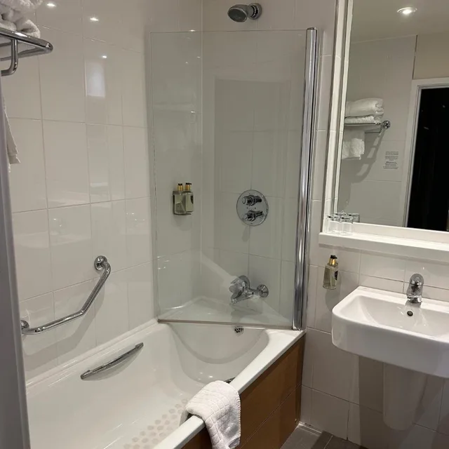غرفة بسريرين منفصلين، De Vere Cotswold Water Park 5/12