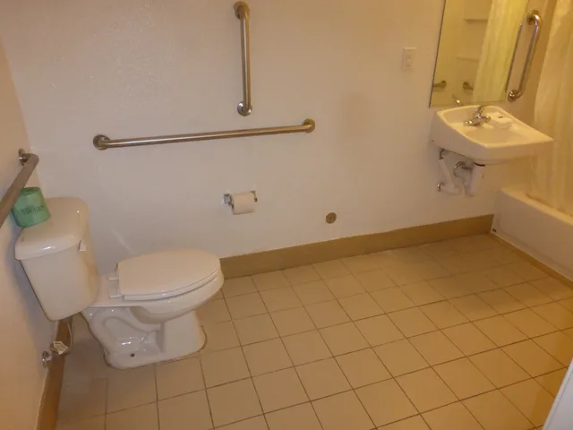 غرفة ديلوكس بسريرين كوين للمدخنين لذوي الإعاقة، Red Roof Inn Houston - Jersey Village 6/6