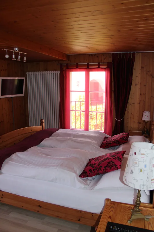 Queen Bed, Church View, Accessible، Historic Hotel Steinbock 3/5