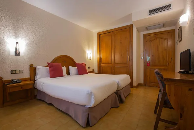 غرفة بسرير مزدوج أو سريرين منفصلين، Hotel Sant Gothard 6/10
