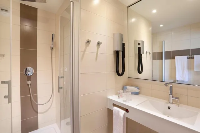 غرفة بسرير مزدوج لذوي الإعاقة، B&B HOTEL Montbeliard-Sochaux 3/4