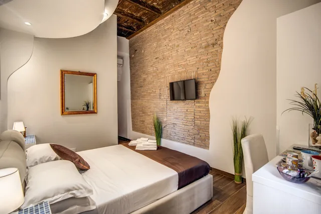 Deluxe, Double Bed, Tritone Top House 8/10