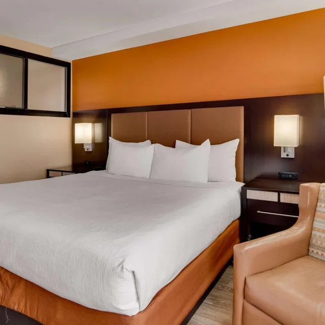 Room, King Bed, Accessible, Best Western View Of Lake Powell Hotel 6/10