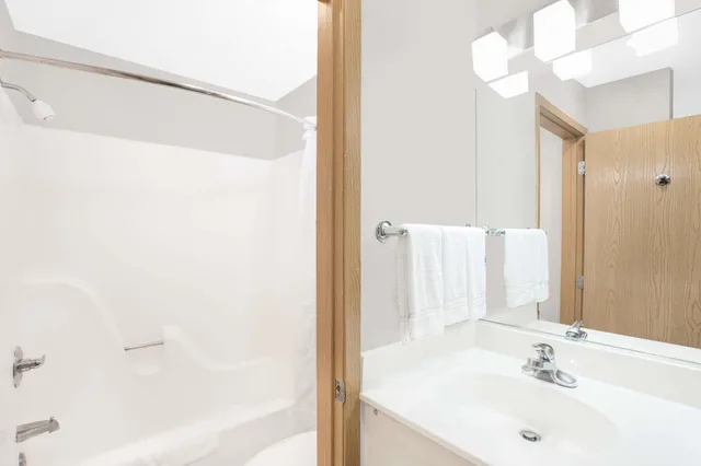 جناح استوديو بسريرين كوين، Microtel Inn Suites Ames 2/2