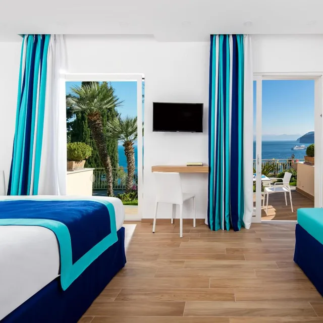 غرفة ديلوكس ثلاثية بإطلالة على البحر، Hotel Miramare Sorrento 2/10
