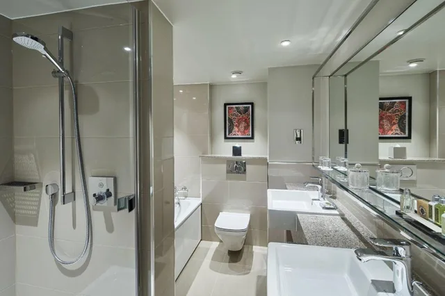 Kensington, Suite, 2 King Beds, Sofa, Executive Lounge Access, Large، London Marriott Hotel Kensington 2/3