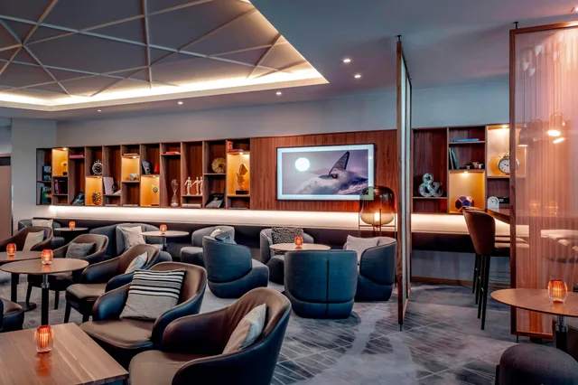 جناح جونيور، Zurich Marriott Hotel 3/4