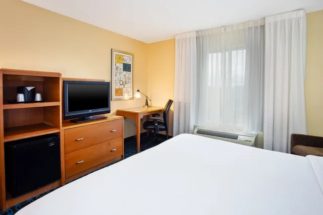 غرفة بسرير كينج لذوي الإعاقة، Fairfield Inn Suites By Marriott Lexington North 1/3