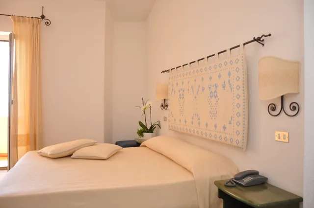 غرفة بسرير مزدوج بإطلالة على البحر، Castello Hotel Sardinia 3/6