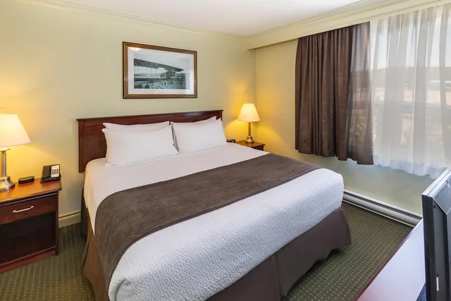 جناح بسرير كينج مع أريكة للمدخنين، Quality Inn & Suites Whitecourt 1/3