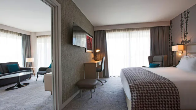 جناح بسرير كينج بإطلالة على القناة بغرفة نوم واحدة، Holiday Inn Manchester - City Centre 4/5