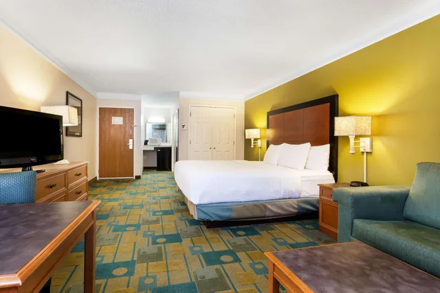 غرفة سوبيريور بسرير كينج، La Quinta Inn & Suites by Wyndham St. Pete-Clearwater Airpt 6/7