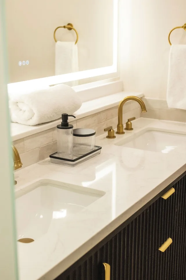 غرفة قياسية بسرير كينج، The Garden District Hotel 6/7