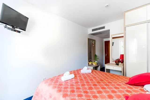 غرفة ثلاثية بسرير كينج، Dubrovnik Hotel 2/2