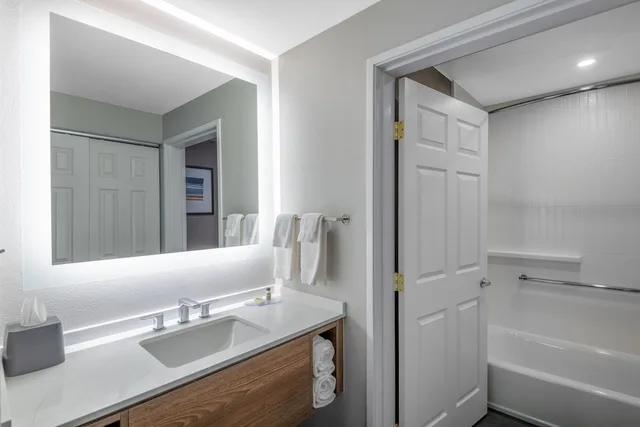 جناح بسريرين كوين بغرفة نوم واحدة بمطبخ لذوي الإعاقة، Staybridge Suites Phoenix-Glendale 3/3