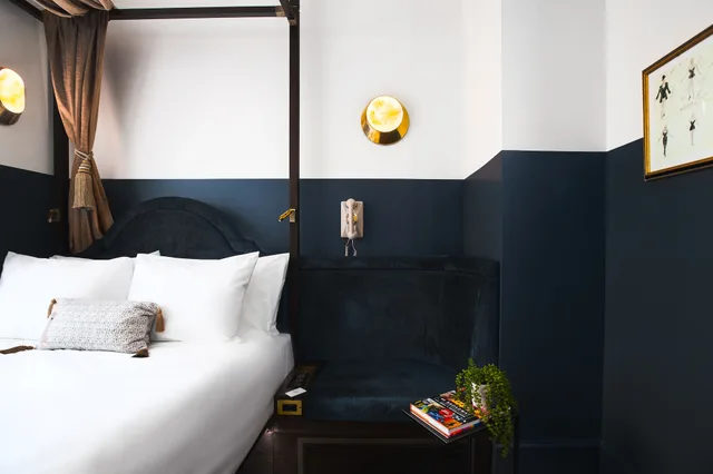 Cozy, Queen Bed, Civilian Hotel 6/7