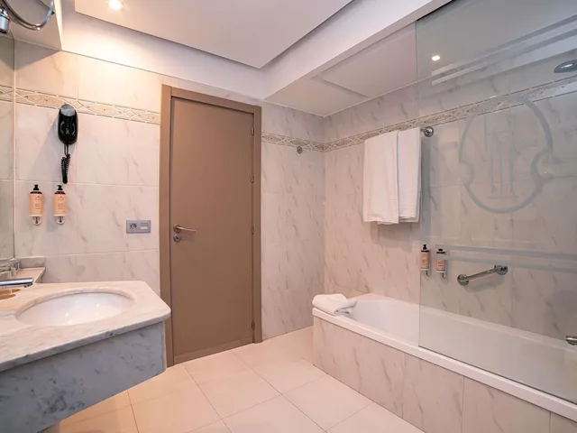 غرفة قياسية بسريرين منفصلين بإطلالة على الجبل مع أريكة، Mercure San Sebastian Monte Igueldo 8/8