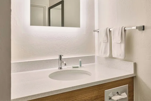 جناح بسرير كينج مع سرير سحّاب إضافي لذوي الإعاقة، Springhill Suites Phoenix Glendale Peoria 4/7