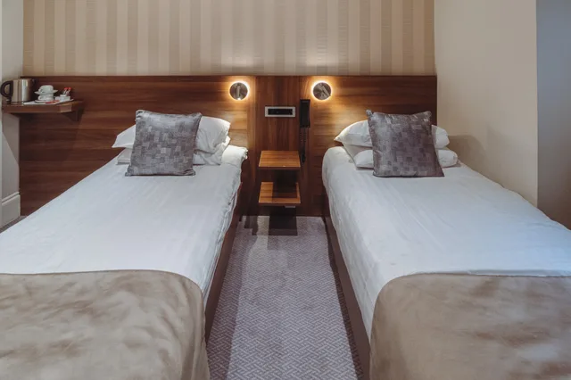 غرفة أساسية بسريرين منفصلين، London House Hotel 6/8