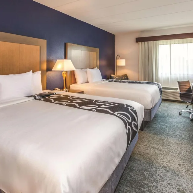 غرفة قياسية بسريرين كوين، La Quinta Inn & Suites by Wyndham Philadelphia Airport 1/5