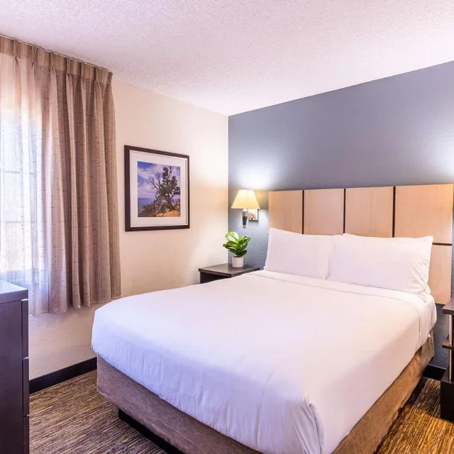 Studio, Queen Bed, Accessible, Sonesta Simply Suites Lansing 1/5