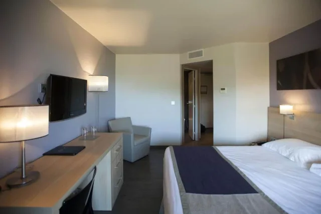 Standard, Queen Bed, Garden Side، HOTEL CASTELL VERDE 1/4