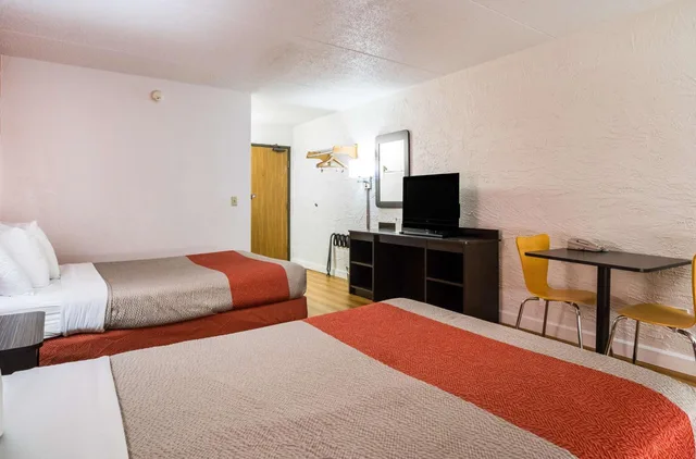 غرفة رباعية بسرير مزدوج، Motel6 Prospect Heights, IL 5/7