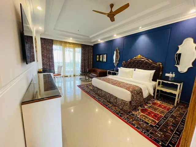 غرفة بسرير مزدوج بإطلالة على البحر، MAYFAIR Palm Beach Resort 1/10