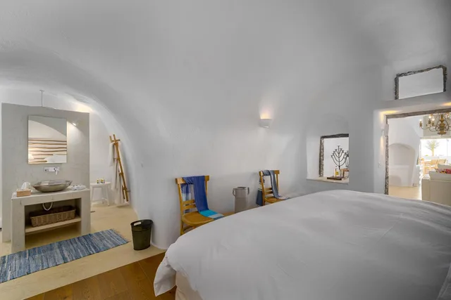 Interior, Iconic, Suite, Sea View, Plunge Pool, Jetted Tub، Iconic Santorini 2/6