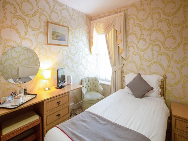 غرفة قياسية مفردة، OYO Lamphey Hall Hotel 5/7