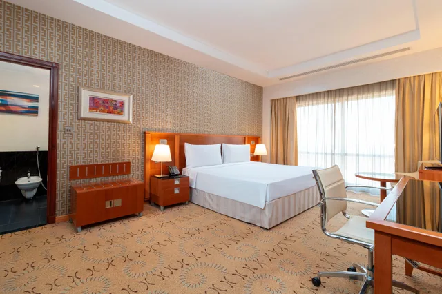 غرفة بسرير كينج للمدخنين، Holiday Inn Kuwait 3/10