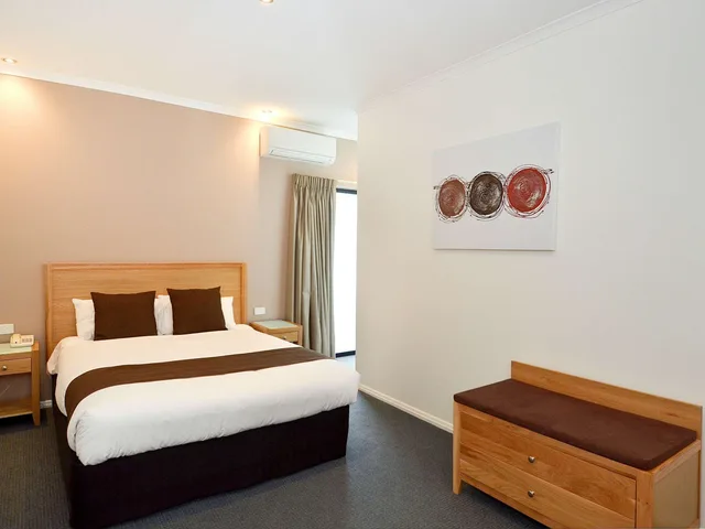 شقة بسرير كوين، Best Western Geelong Motor Inn and Serviced Apartments 2/3