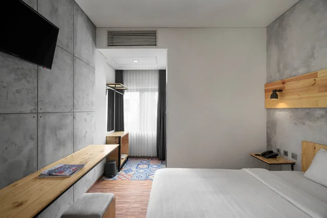 Superior, Double Bed, The Journey Hotel 2/3