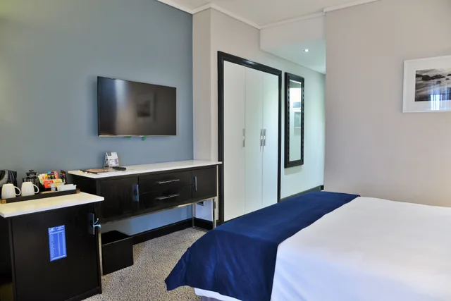 غرفة قياسية بسرير مزدوج، The Commodore Hotel 4/10