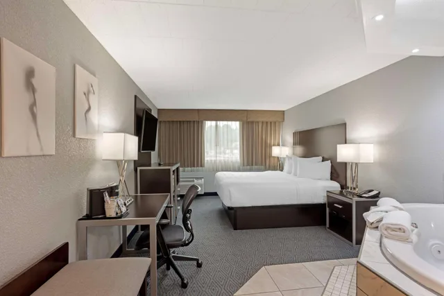 Room, King Bed, Jetted Tub, Best Western Plus Reading Inn & Suites 5/10