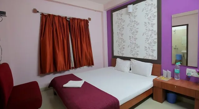 غرفة قياسية بسرير مزدوج، Hotel Pushpa Berries Group of Hotels 1/1