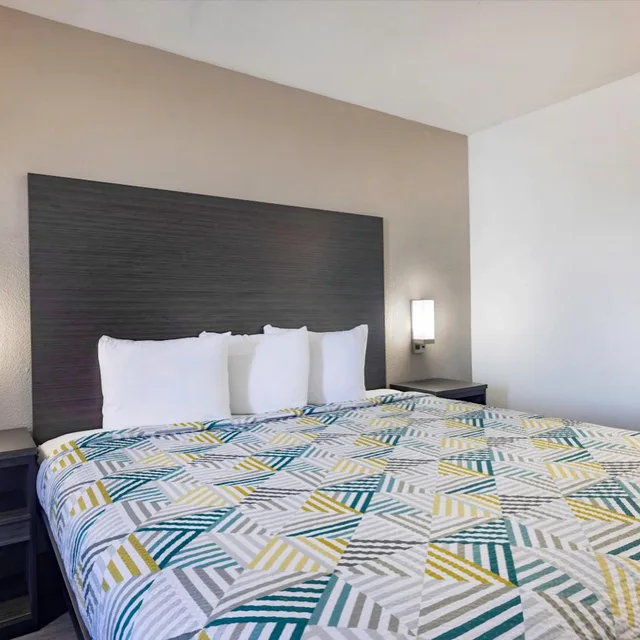 غرفة بسرير كينج لغير المدخنين، Motel6 Lake Charles, LA 6/10