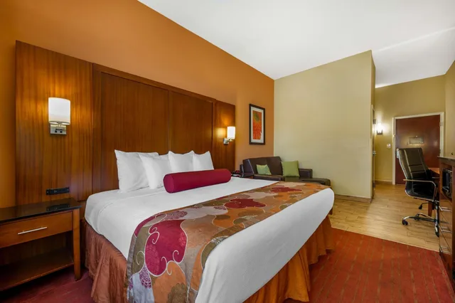 غرفة بسرير كينج بحوض استحمام لذوي الإعاقة، Best Western Plus Georgetown Corporate Center Hotel 2/6