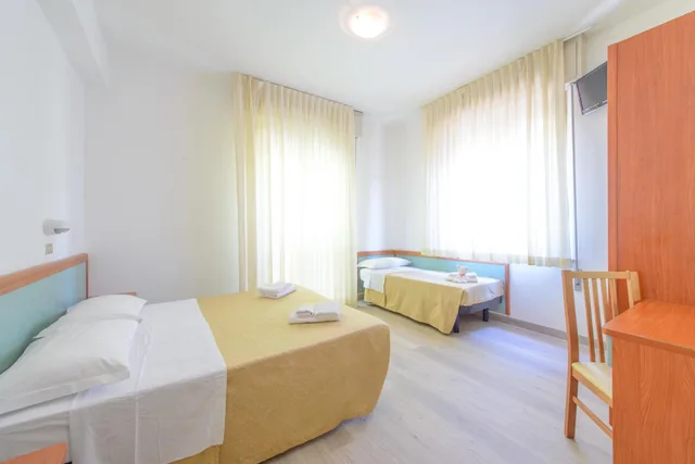 غرفة رباعية، Hotel Sirena 1/9
