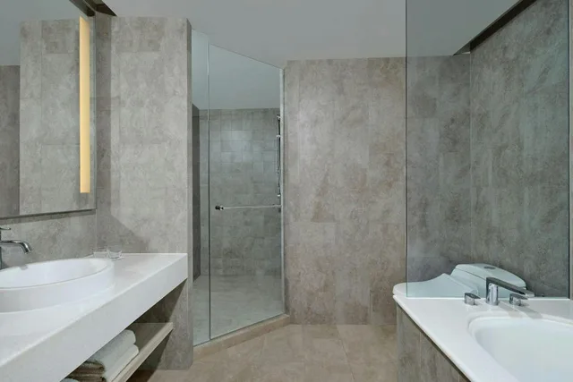 جناح بريميوم كبير بسرير كينج، Four Points by Sheraton Surabaya Pakuwon Indah 2/2