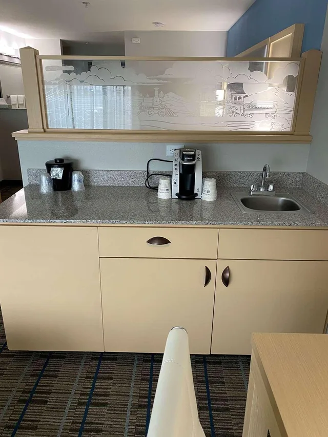 غرفة بسرير كينج يُسمح فيها بالحيوانات الأليفة، Best Western Brigham City Inn & Suites 5/5