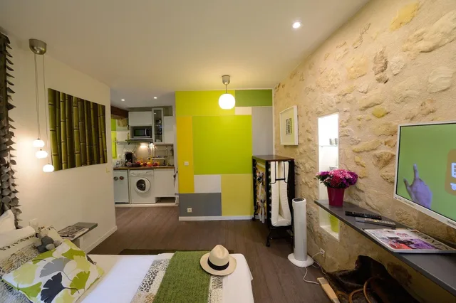 Green, Valley, Studio, Suite، Les Patios Du Marais 4/4