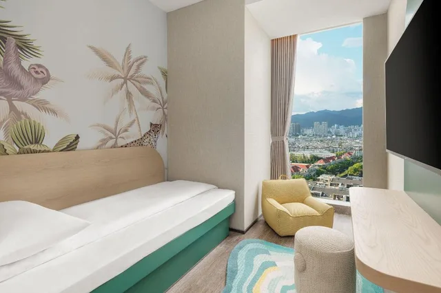2 Bedrooms, Family Suite, Suite, King Bed, Single Bed, Executive Lounge Access، Lishui Marriott Hotel 1/3