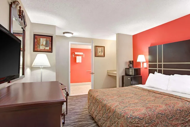 غرفة بسرير كوين لذوي الإعاقة، Days Inn by Wyndham Ridgefield NJ 1/1