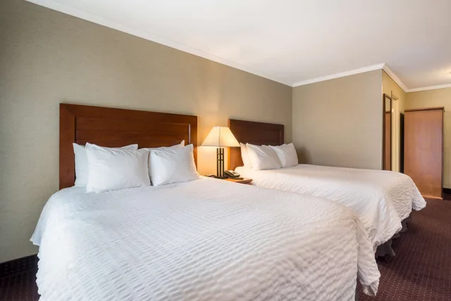 Standard, 2 Double Beds, Best Western Plus Norwester Hotel and Conference Centre 2/8