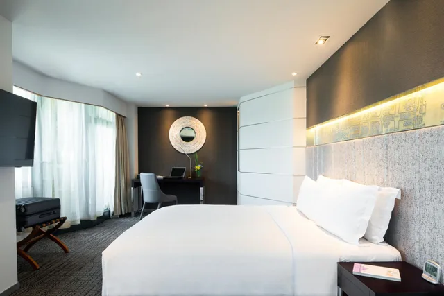 Junior Suite, Grand Mercure Shanghai Hongqiao 3/6