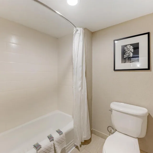 Suite, 3 Queen Beds, Queen Bed, Sofa, Best Western Alamo Suites 5/5