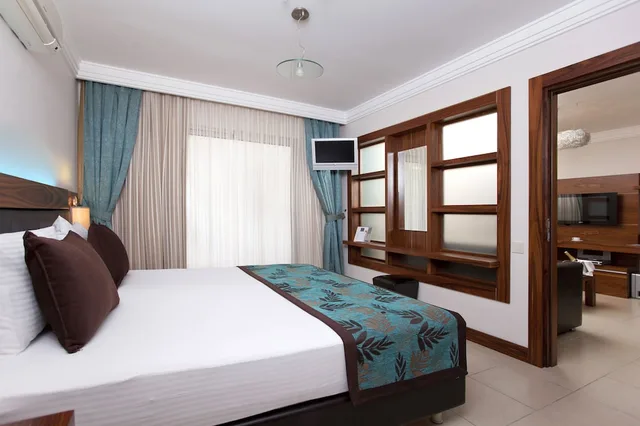Deluxe, Suite, King Bed, Queen Bed, Sofa, Xperia Grand Bali 1/2